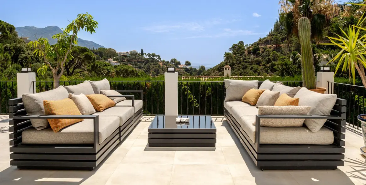 Sale of detached villa in El Madroñal 13