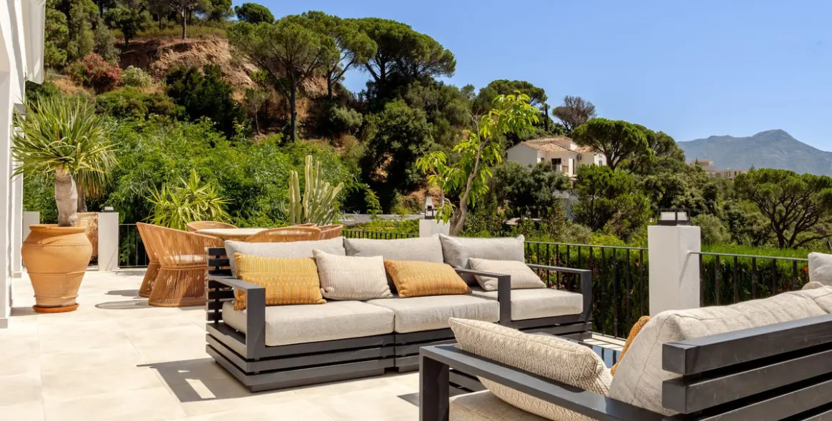 Sale of detached villa in El Madroñal 14