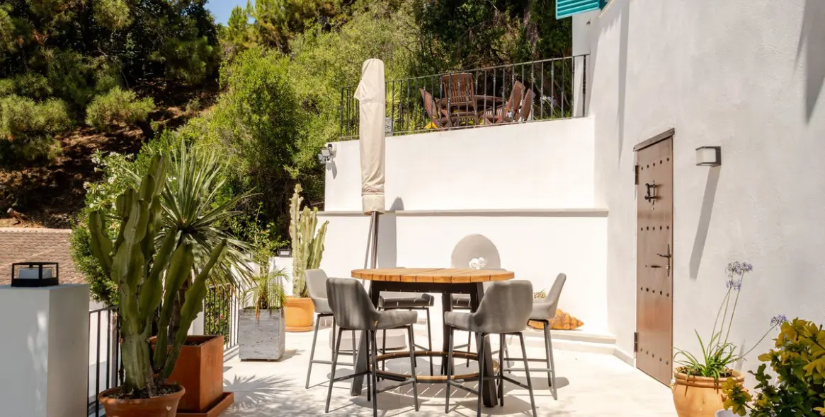 Sale of detached villa in El Madroñal 33