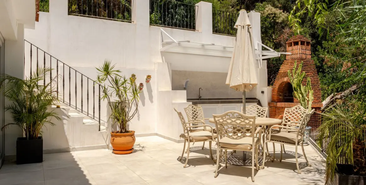 Sale of detached villa in El Madroñal 34