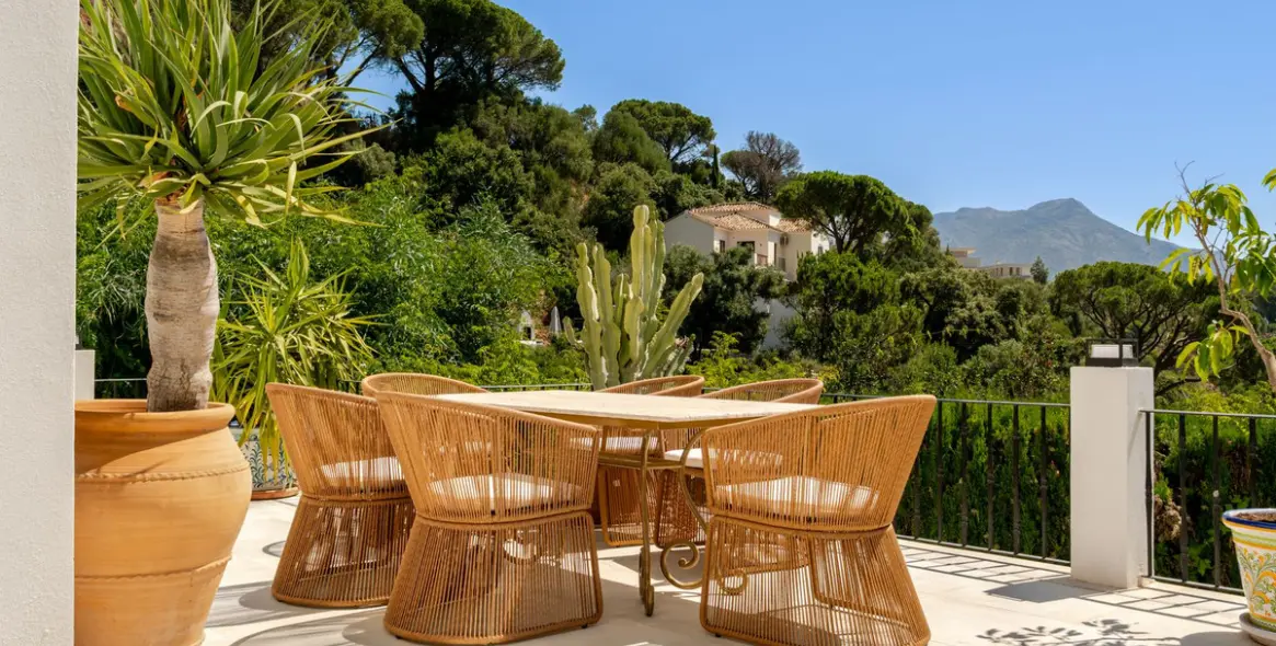 Sale of detached villa in El Madroñal 35