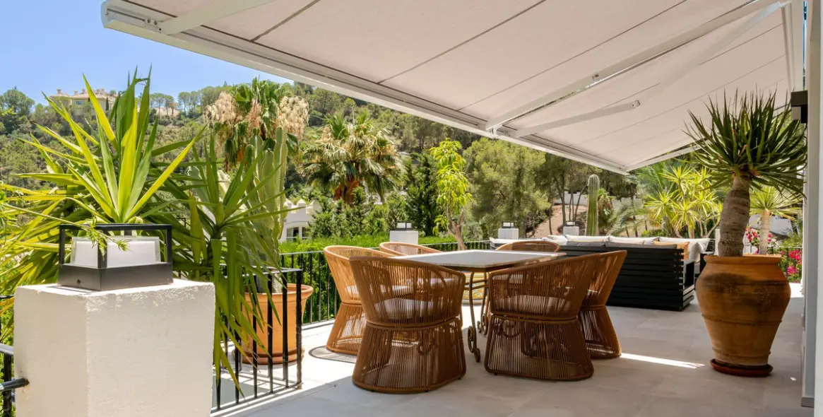 Sale of detached villa in El Madroñal 37