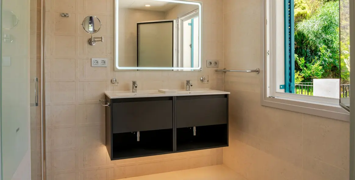 Sale of detached villa in El Madroñal 50