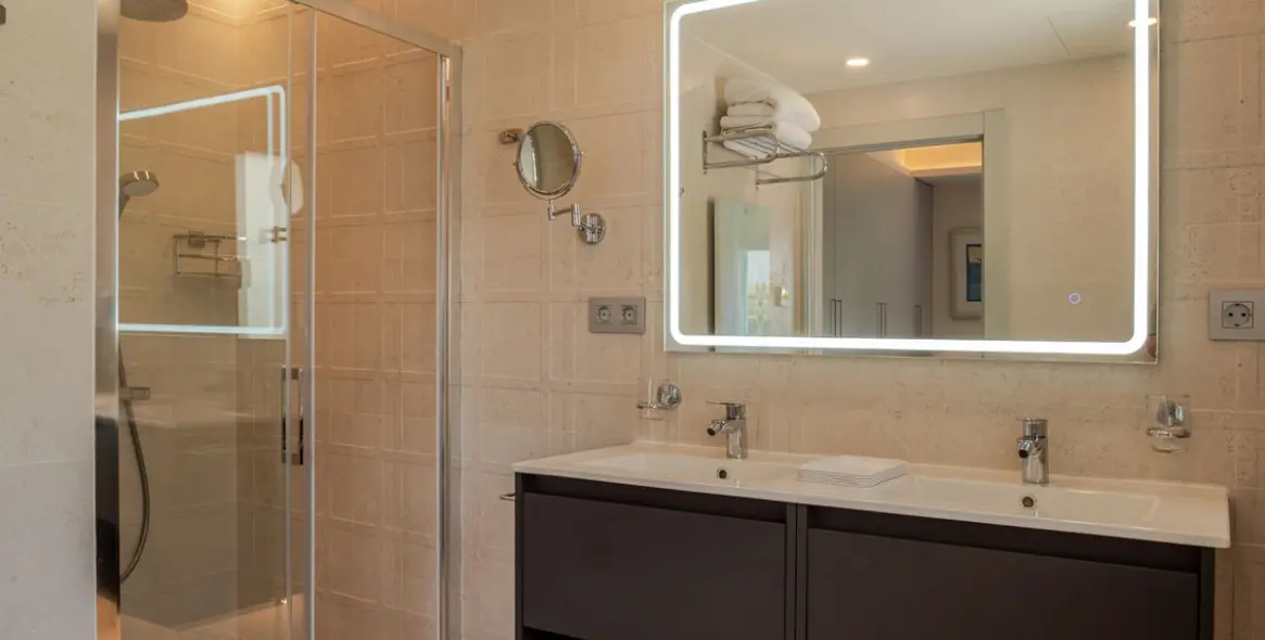 Sale of detached villa in El Madroñal 52