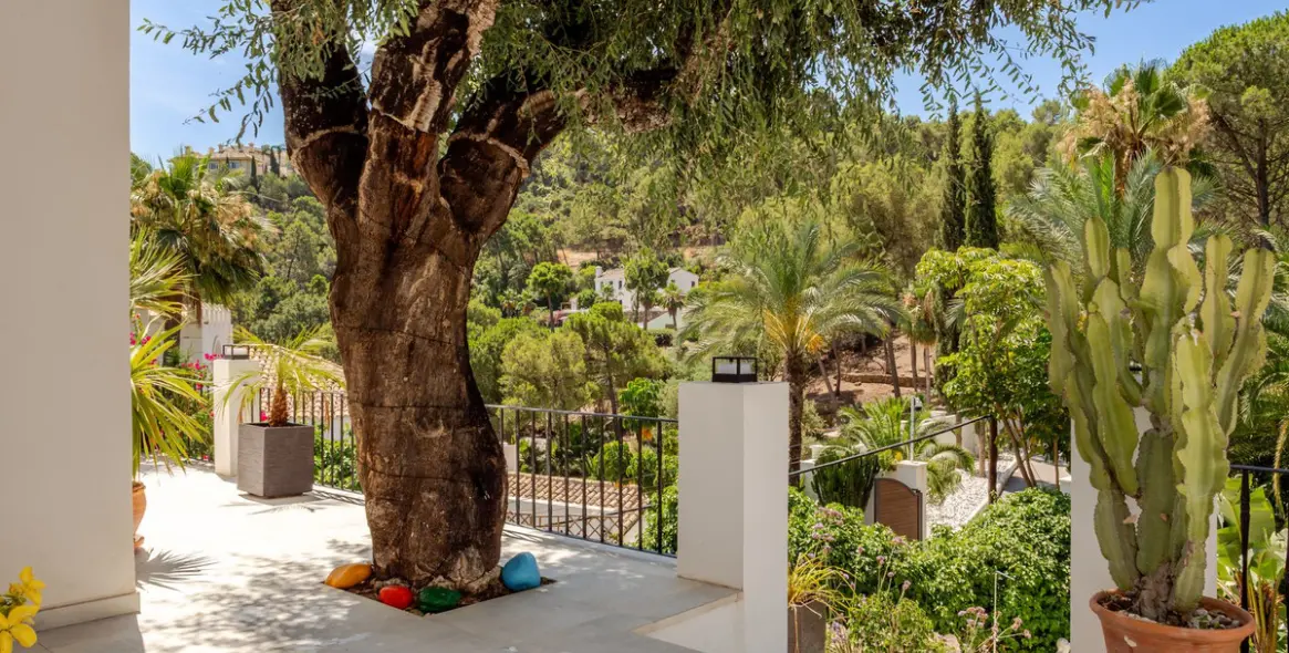 Sale of detached villa in El Madroñal 99