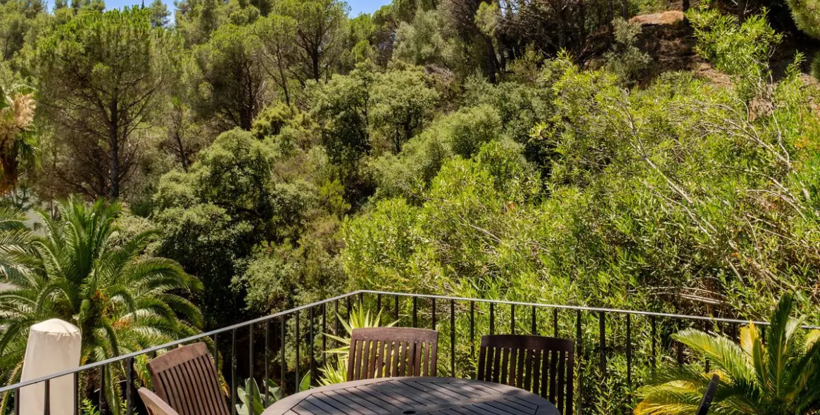 Sale of detached villa in El Madroñal 102