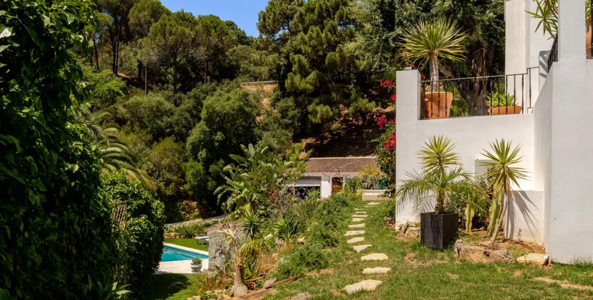 Sale of detached villa in El Madroñal 107