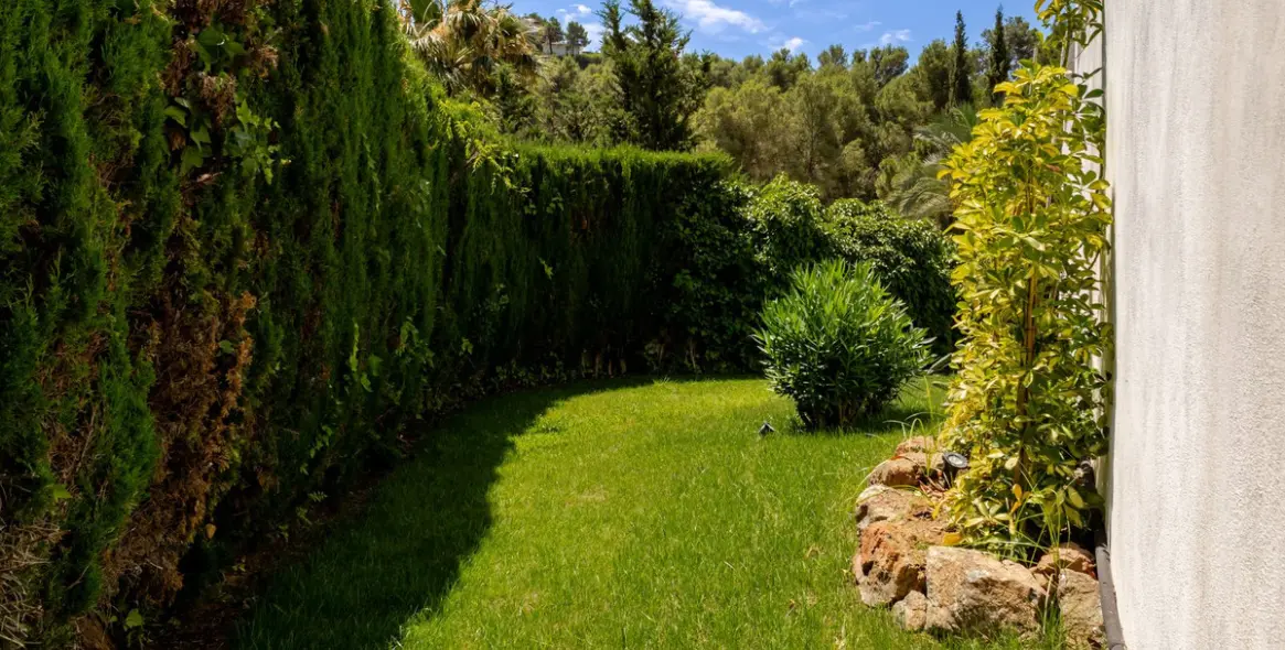 Sale of detached villa in El Madroñal 116