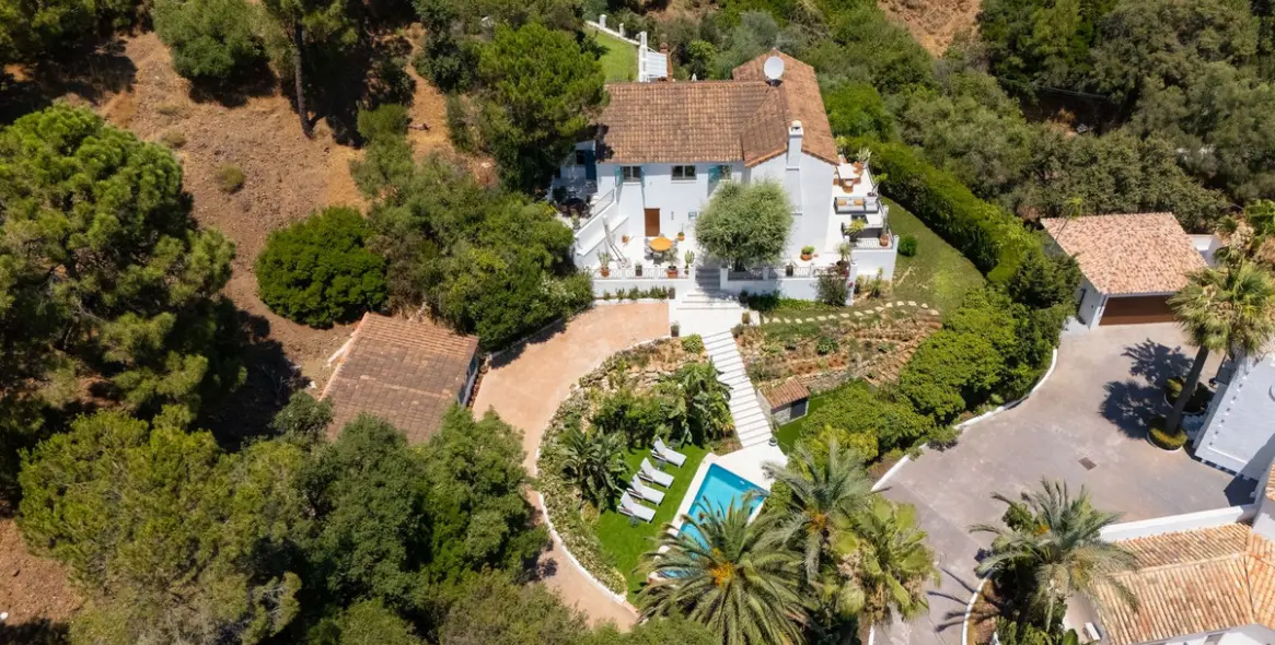 Sale of detached villa in El Madroñal 119