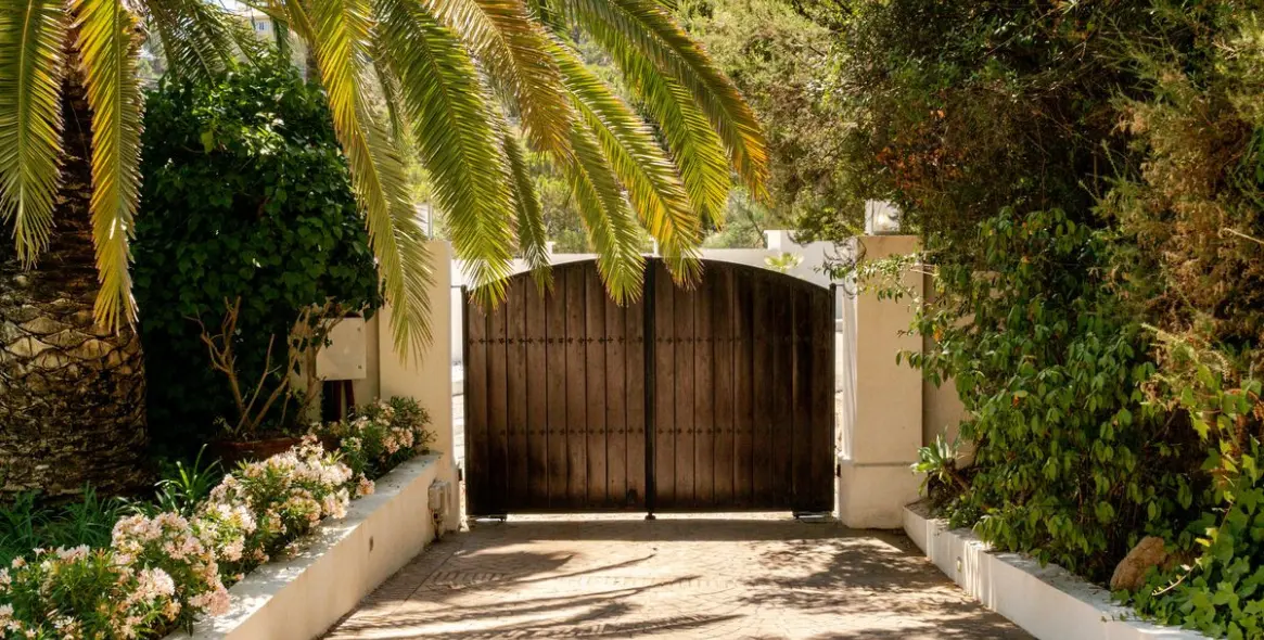 Sale of detached villa in El Madroñal 122