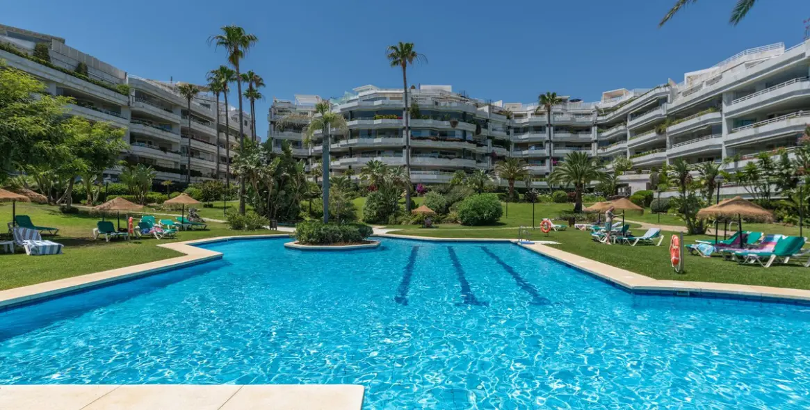 Продажа апартаментов на первом этаже в Marbella 2