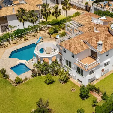 Venta de villa independiente en Torrequebrada