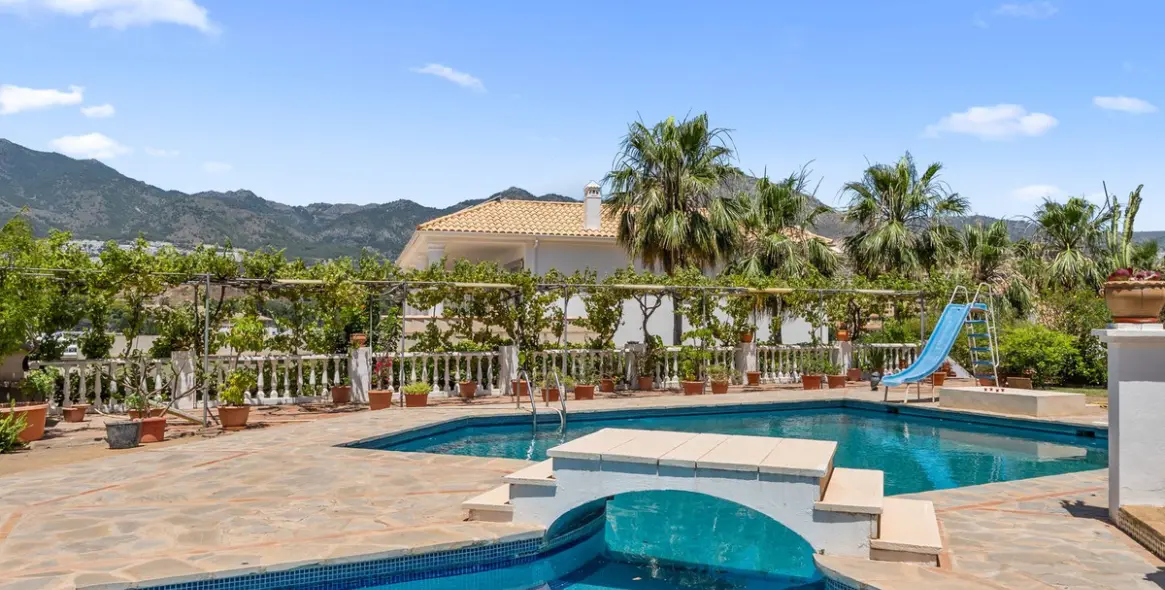 Venta de villa independiente en Torrequebrada 49