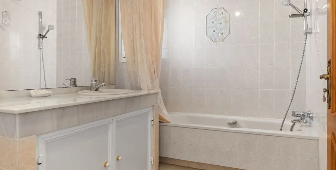 Venta de villa independiente en Torrequebrada 65