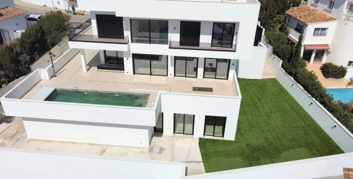 Venta de villa independiente en Riviera del Sol 1