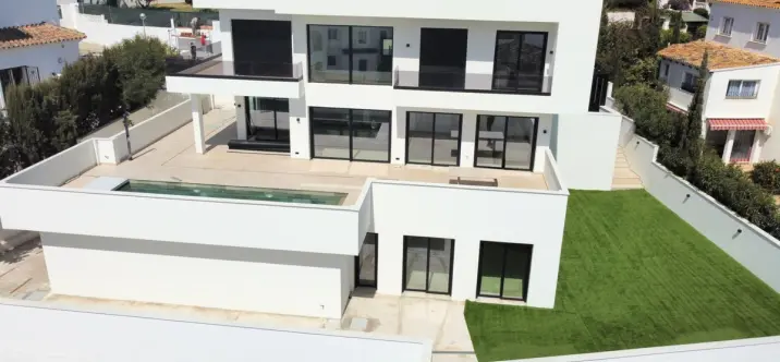 Venta de villa independiente en Riviera del Sol 1