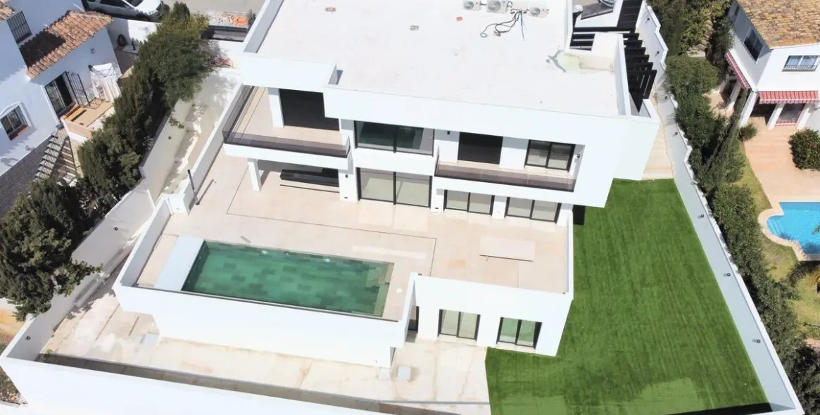 Venta de villa independiente en Riviera del Sol 3