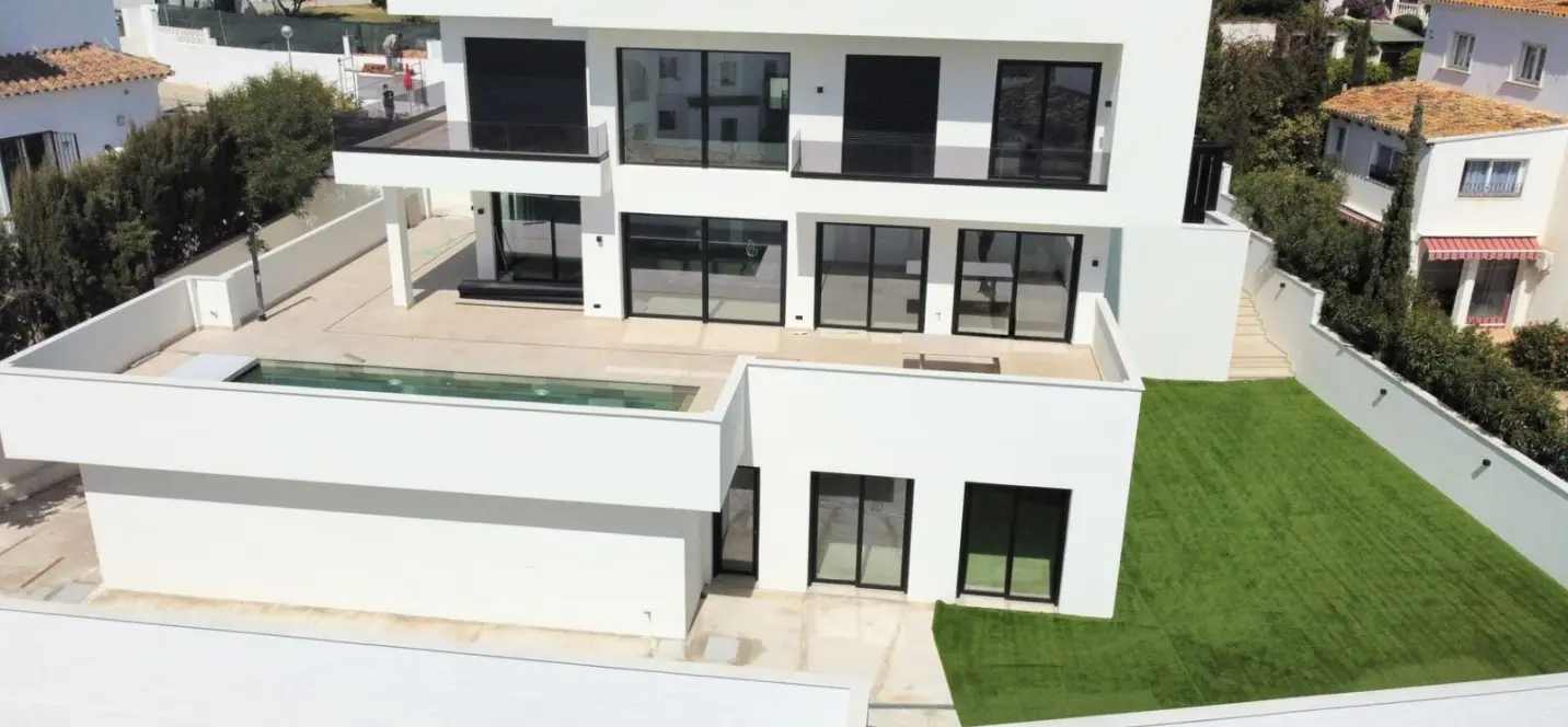Venta de villa independiente en Riviera del Sol 1