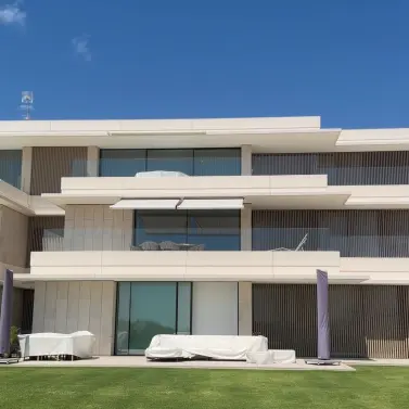 Venta de apartamento en planta baja en La Quinta