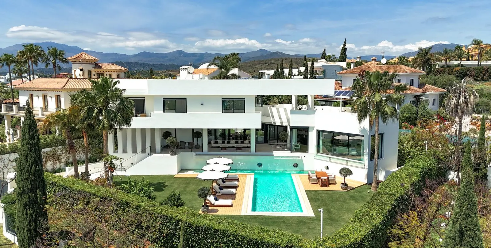 Sale of detached villa in Los Flamingos 11