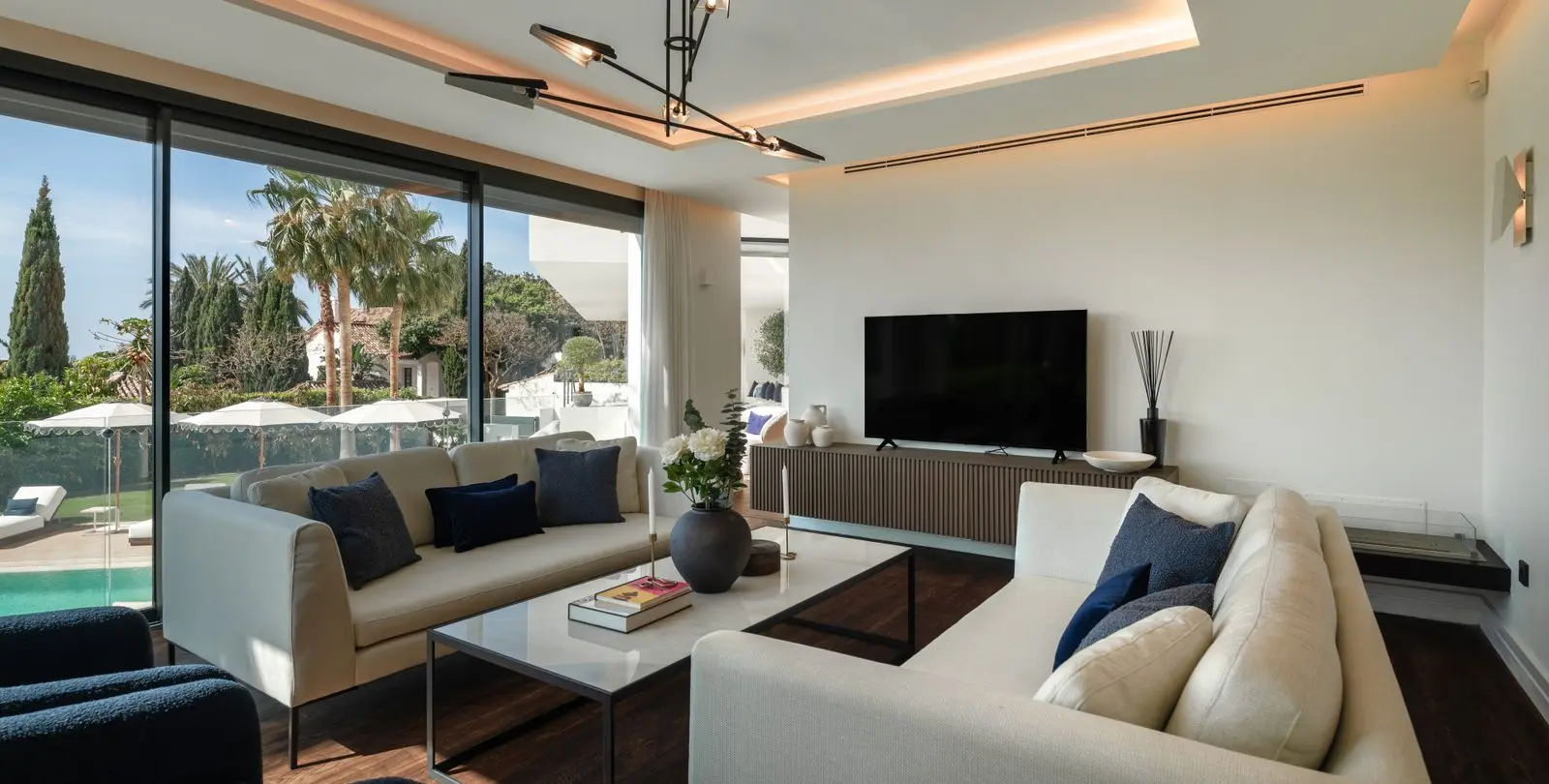 Sale of detached villa in Los Flamingos 13