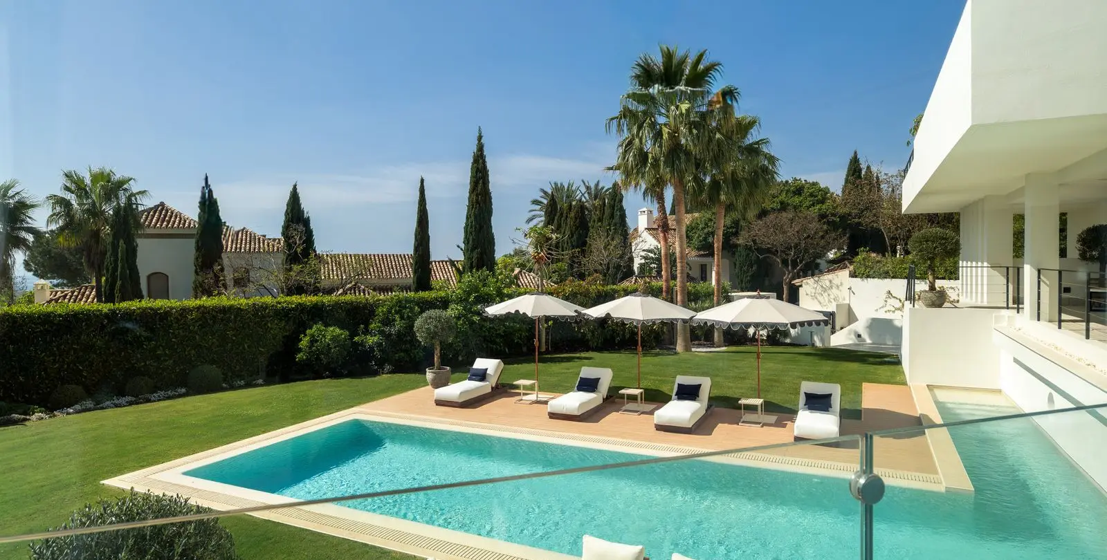 Sale of detached villa in Los Flamingos 14
