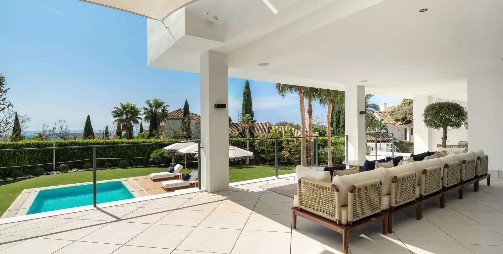 Sale of detached villa in Los Flamingos 15