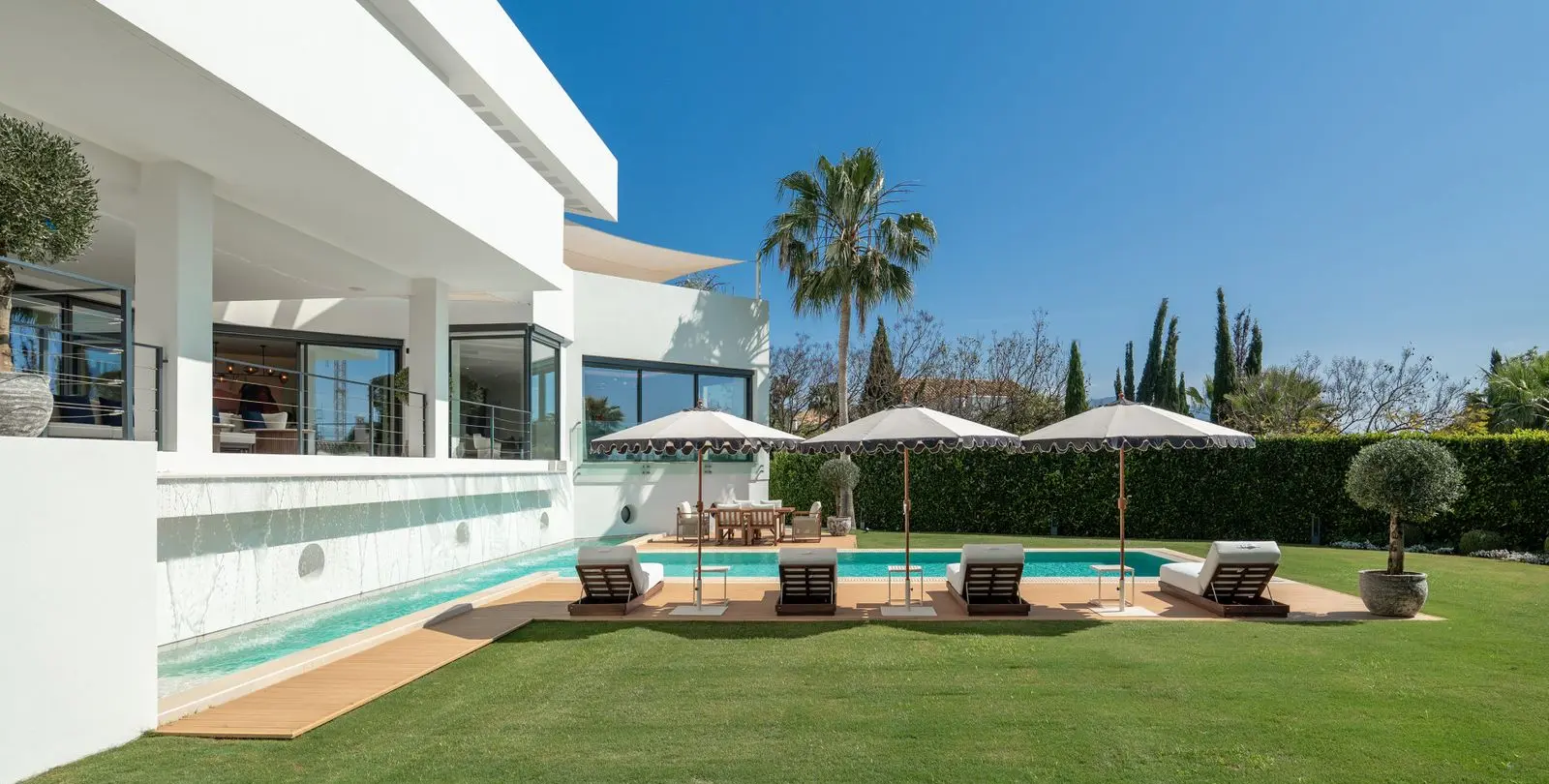 Sale of detached villa in Los Flamingos 17