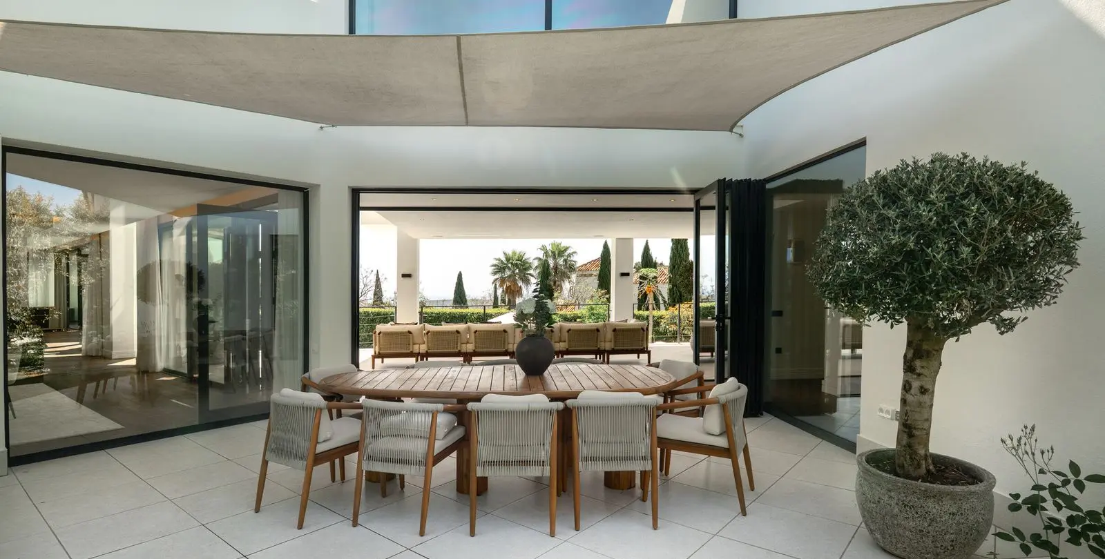 Sale of detached villa in Los Flamingos 22