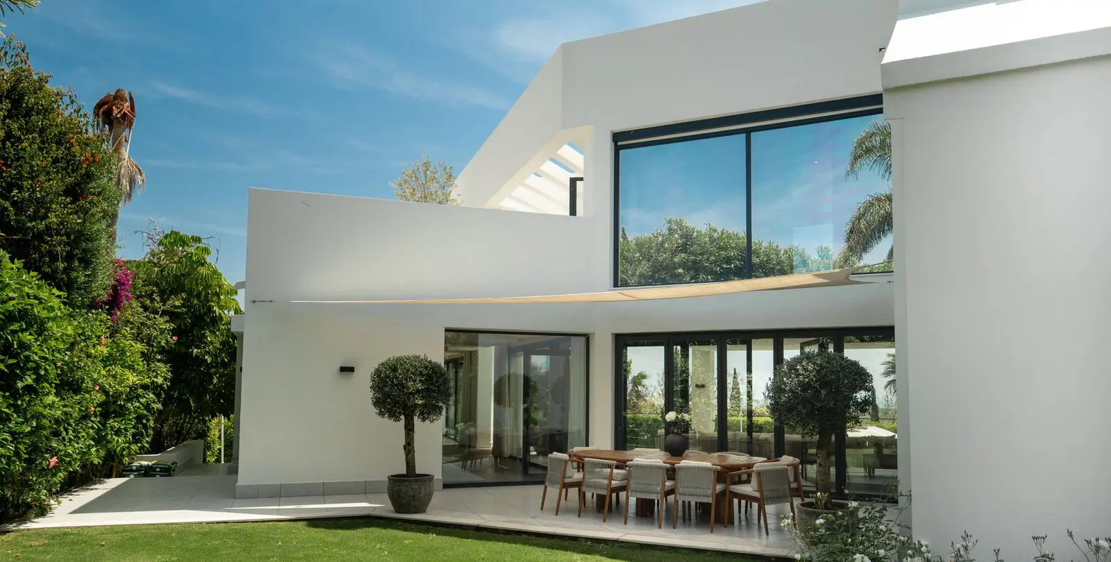 Sale of detached villa in Los Flamingos 39