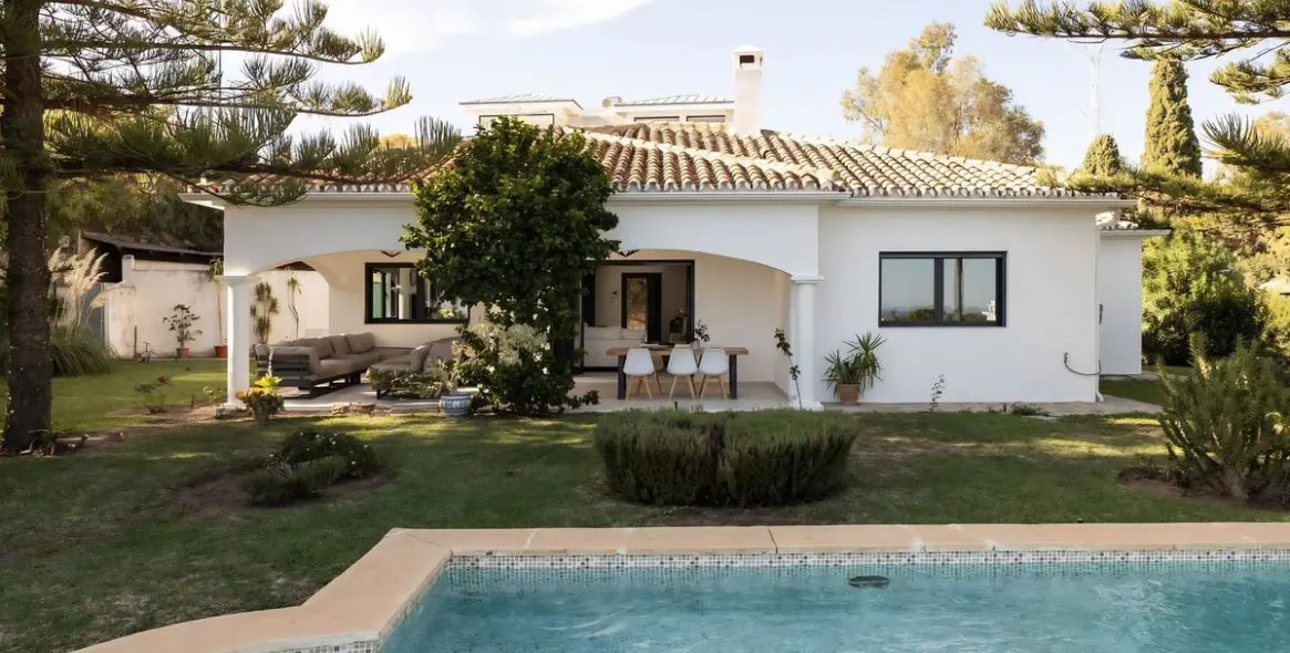 Alquiler a largo plazo de villa independiente en Benahavís 1