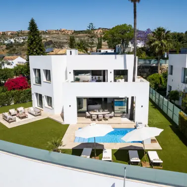 Long-term rent of detached villa in Benahavís