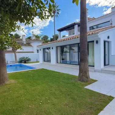 Long-term rent of detached villa in Nueva Andalucía