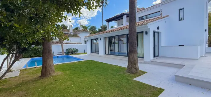 Alquiler a largo plazo de villa independiente en Nueva Andalucía 1