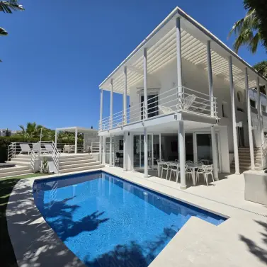 Short-term rent of detached villa in Nueva Andalucía