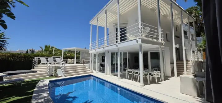 Short-term rent of detached villa in Nueva Andalucía 0