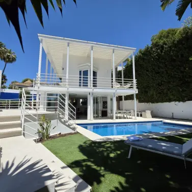 Short-term rent of detached villa in Nueva Andalucía
