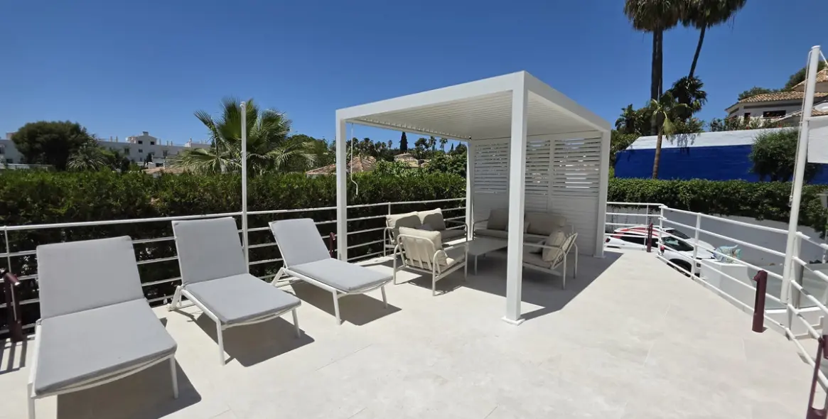 Short-term rent of detached villa in Nueva Andalucía 23
