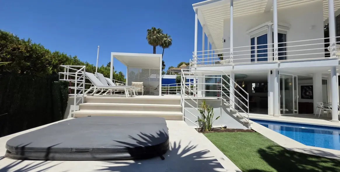 Short-term rent of detached villa in Nueva Andalucía 28