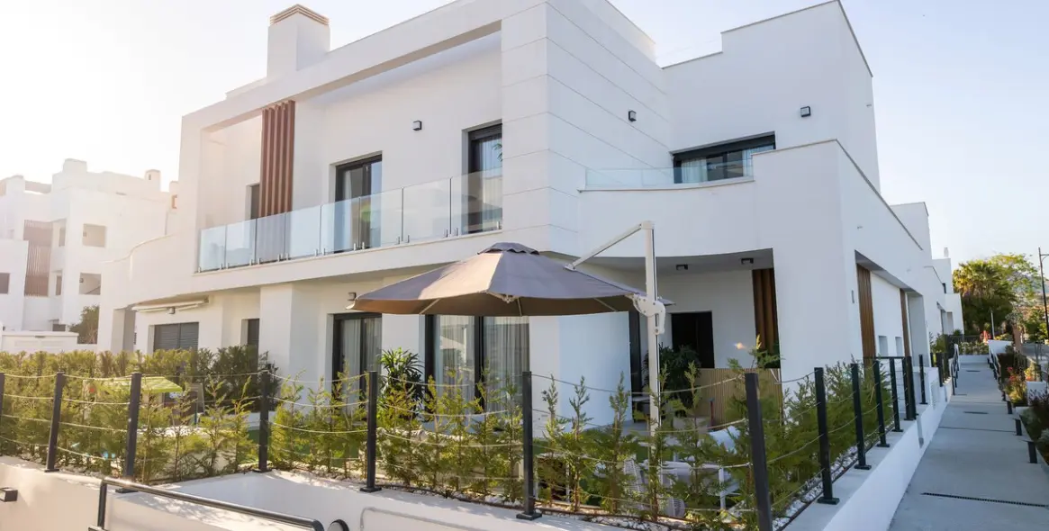 Alquiler a largo plazo de casa pareada en New Golden Mile 1