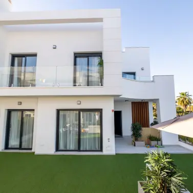 Long-term rent of semi-detached house in New Golden Mile