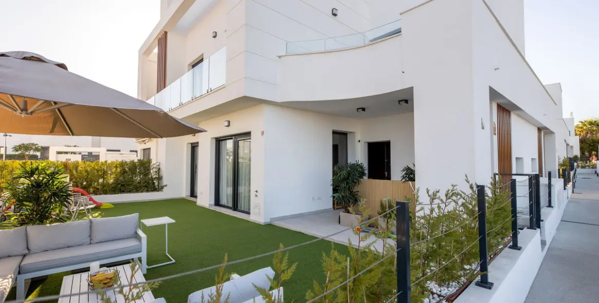 Alquiler a largo plazo de casa pareada en New Golden Mile 3