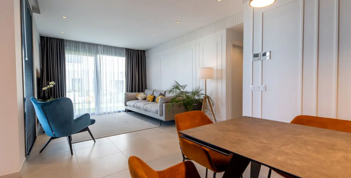 Alquiler a largo plazo de casa pareada en New Golden Mile 15