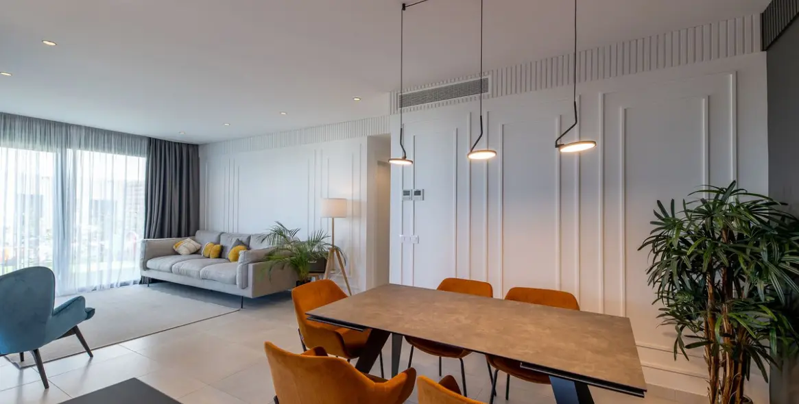 Alquiler a largo plazo de casa pareada en New Golden Mile 18