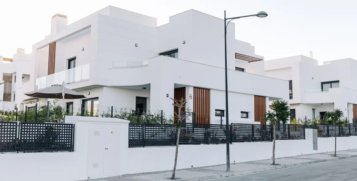 Alquiler a largo plazo de casa pareada en New Golden Mile 42