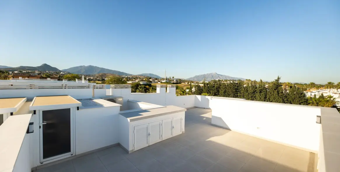 Alquiler a largo plazo de casa pareada en New Golden Mile 52