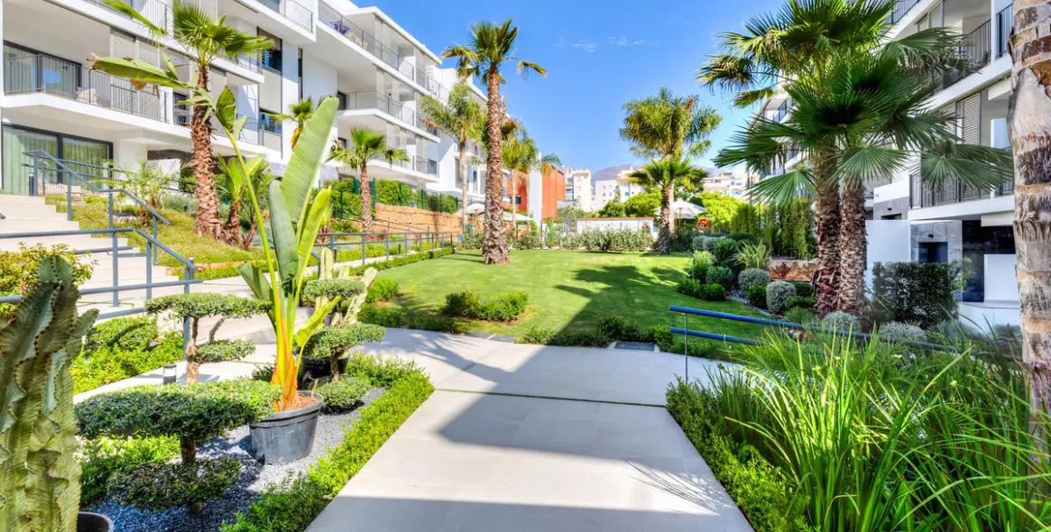 Venta de apartamento en planta baja en Estepona 17
