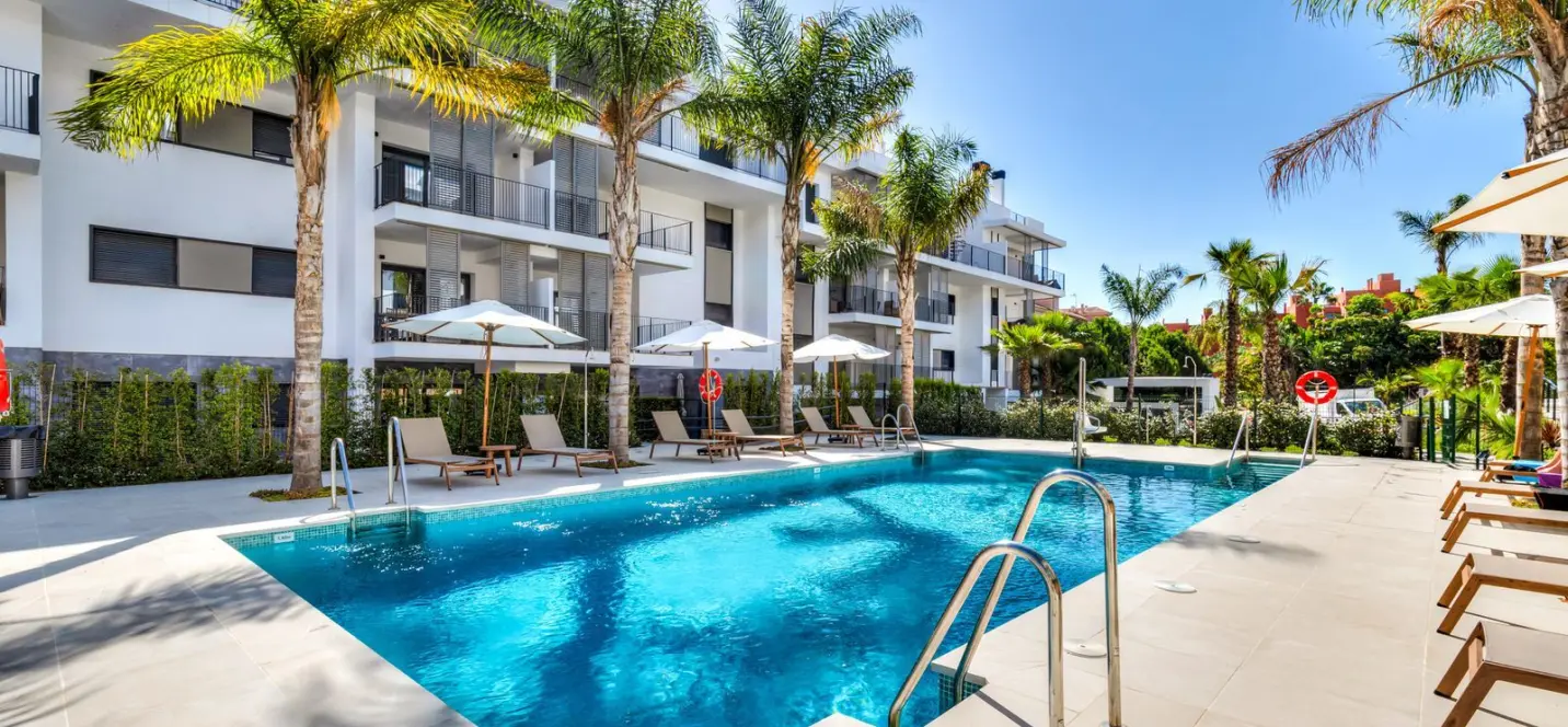Venta de apartamento en planta baja en Estepona 0