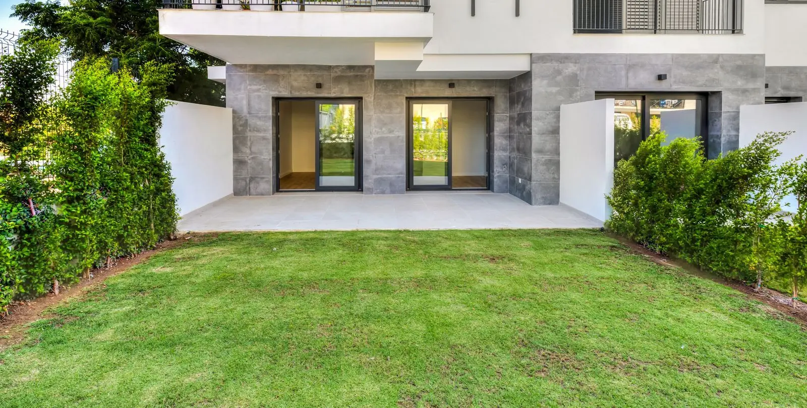 Venta de apartamento en planta baja en Estepona 2