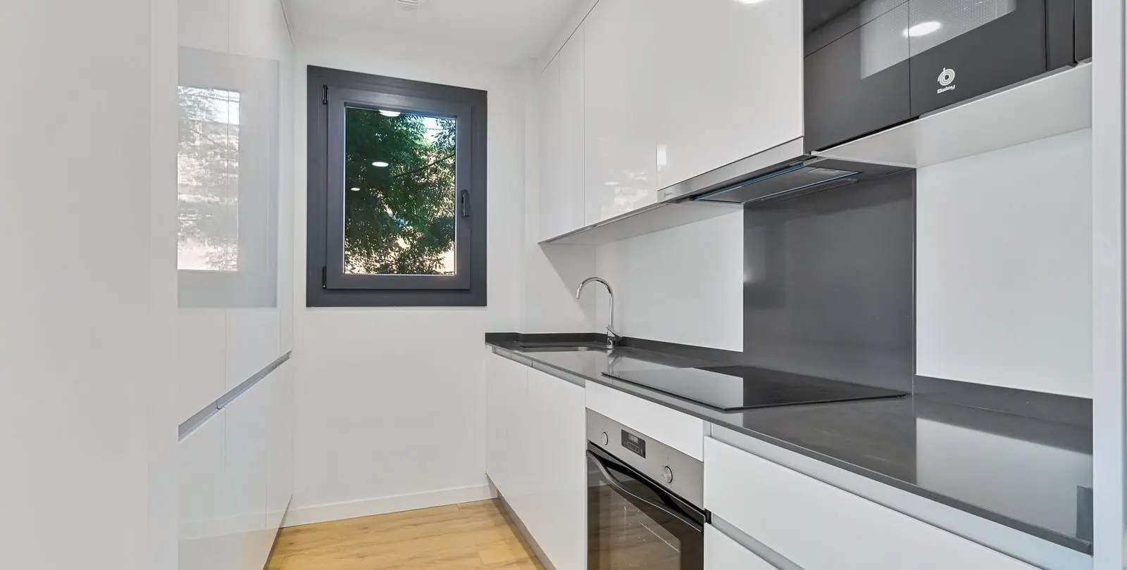 Venta de apartamento en planta baja en Estepona 3